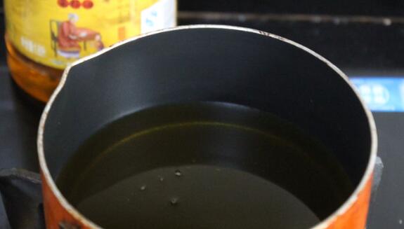 菜籽油加热后有股臭味是怎么回事？